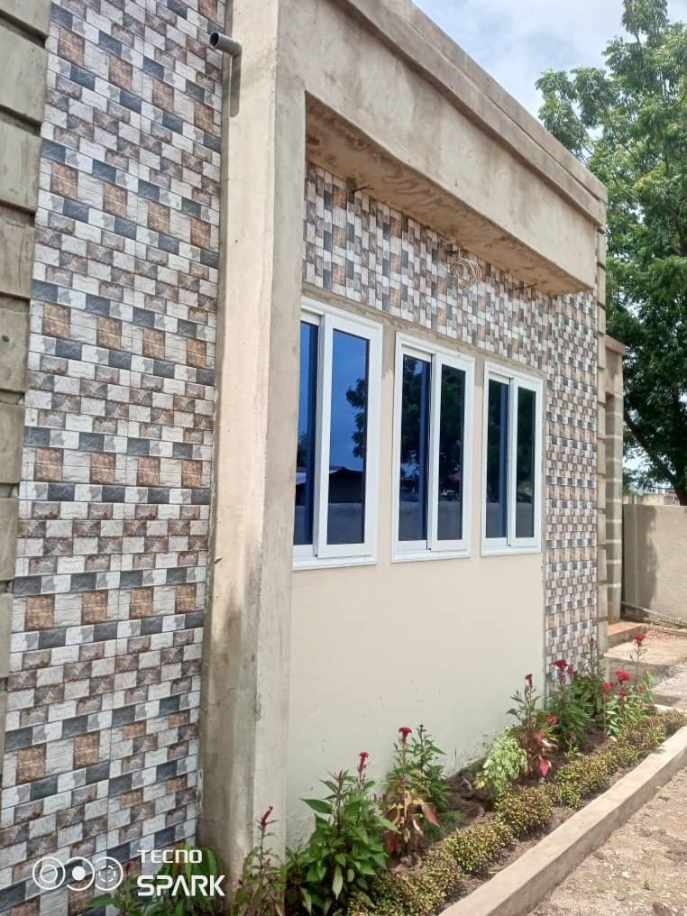 3-Bedroom House for Sale – Ghana Flag, Gravel Pit