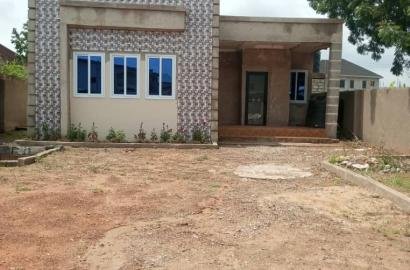 3-Bedroom House for Sale – Ghana Flag, Gravel Pit