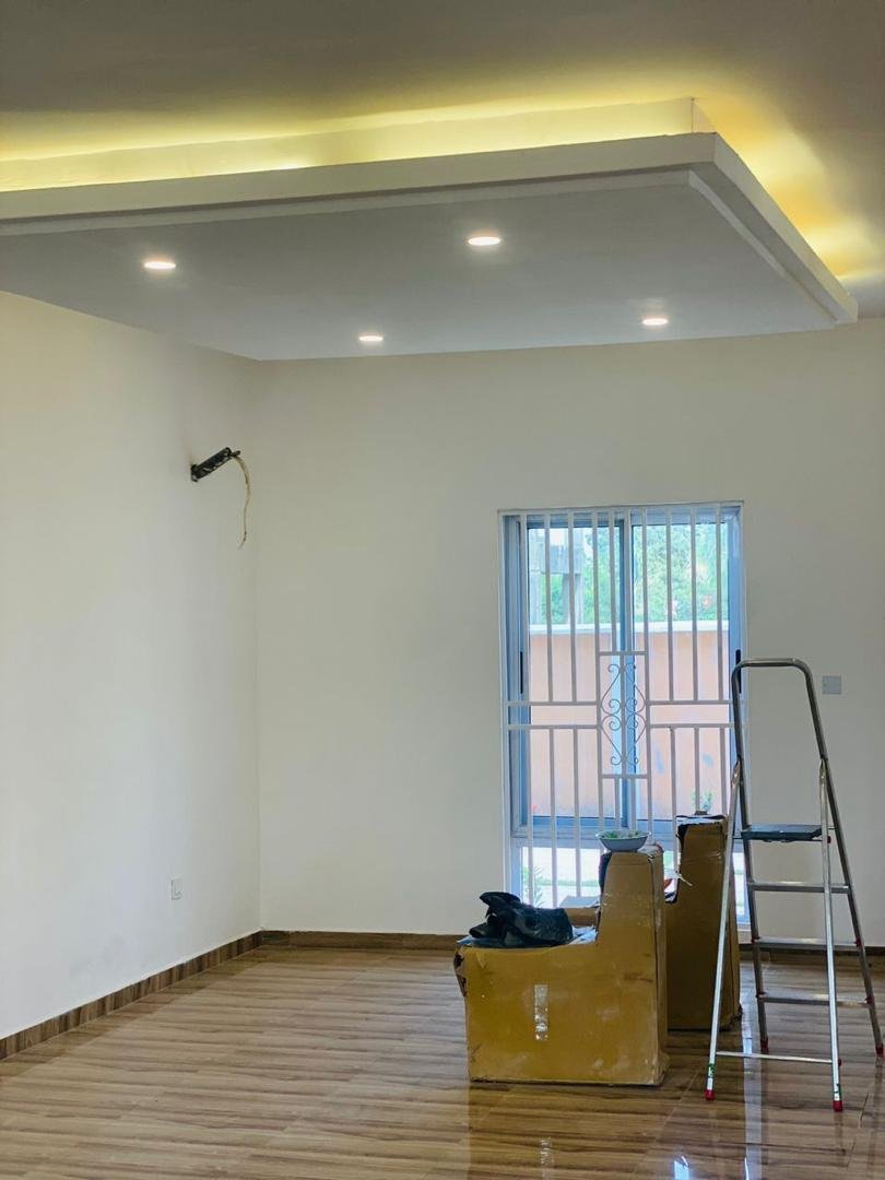 7 bedrooms for sale At Tema Community 25 going for $350.000