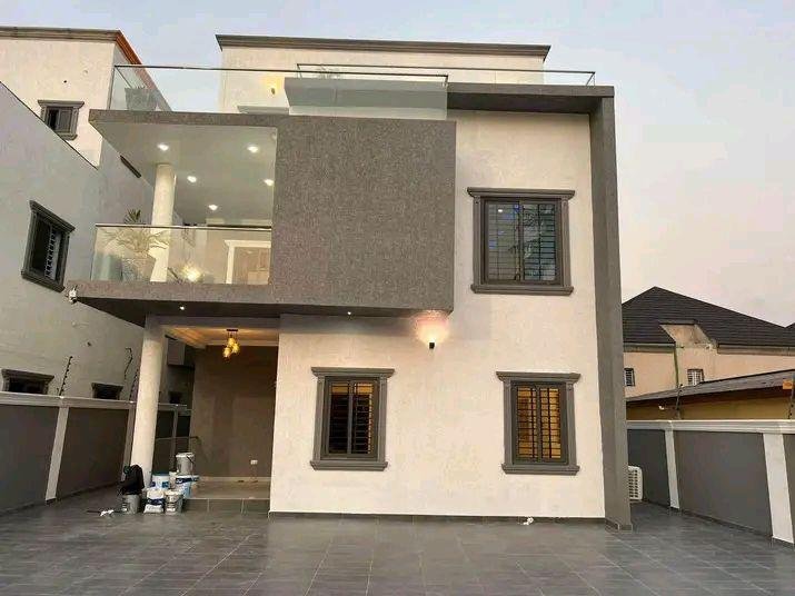 5 bedrooms for sale at mile 7 around old peace FM going for $350.000