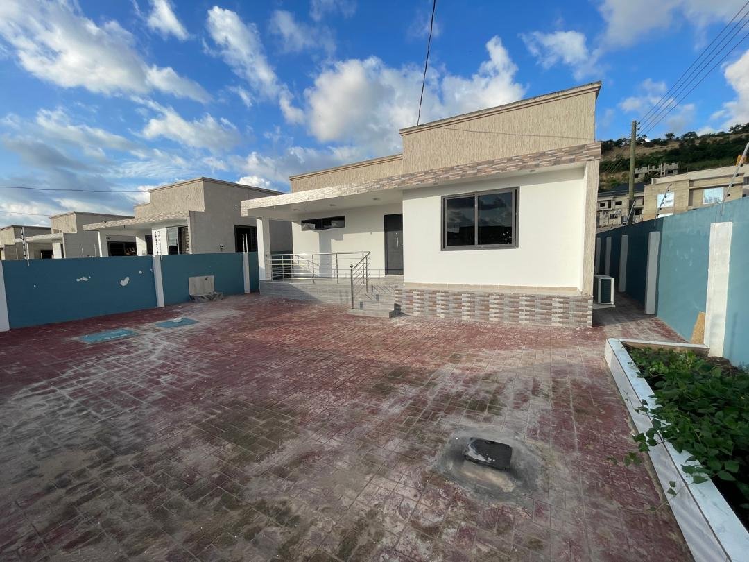 4BEDROOM HOUSE FOR SALE @ Kwabenya