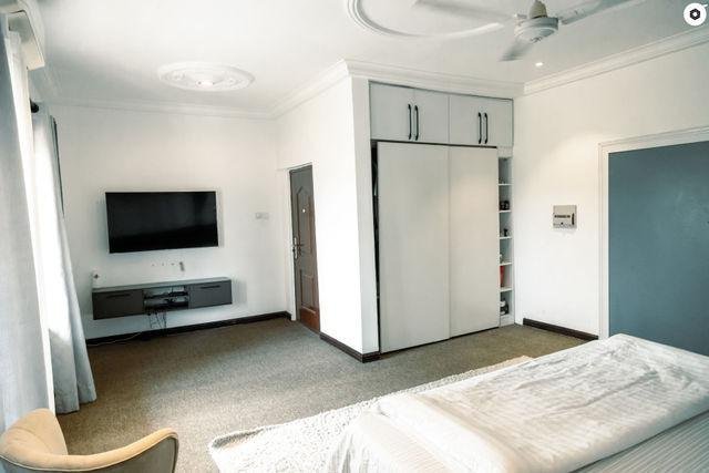 The Space - Luxury 5 bedroom house in Adenta
