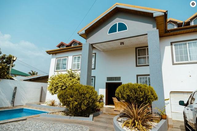 The Space - Luxury 5 bedroom house in Adenta
